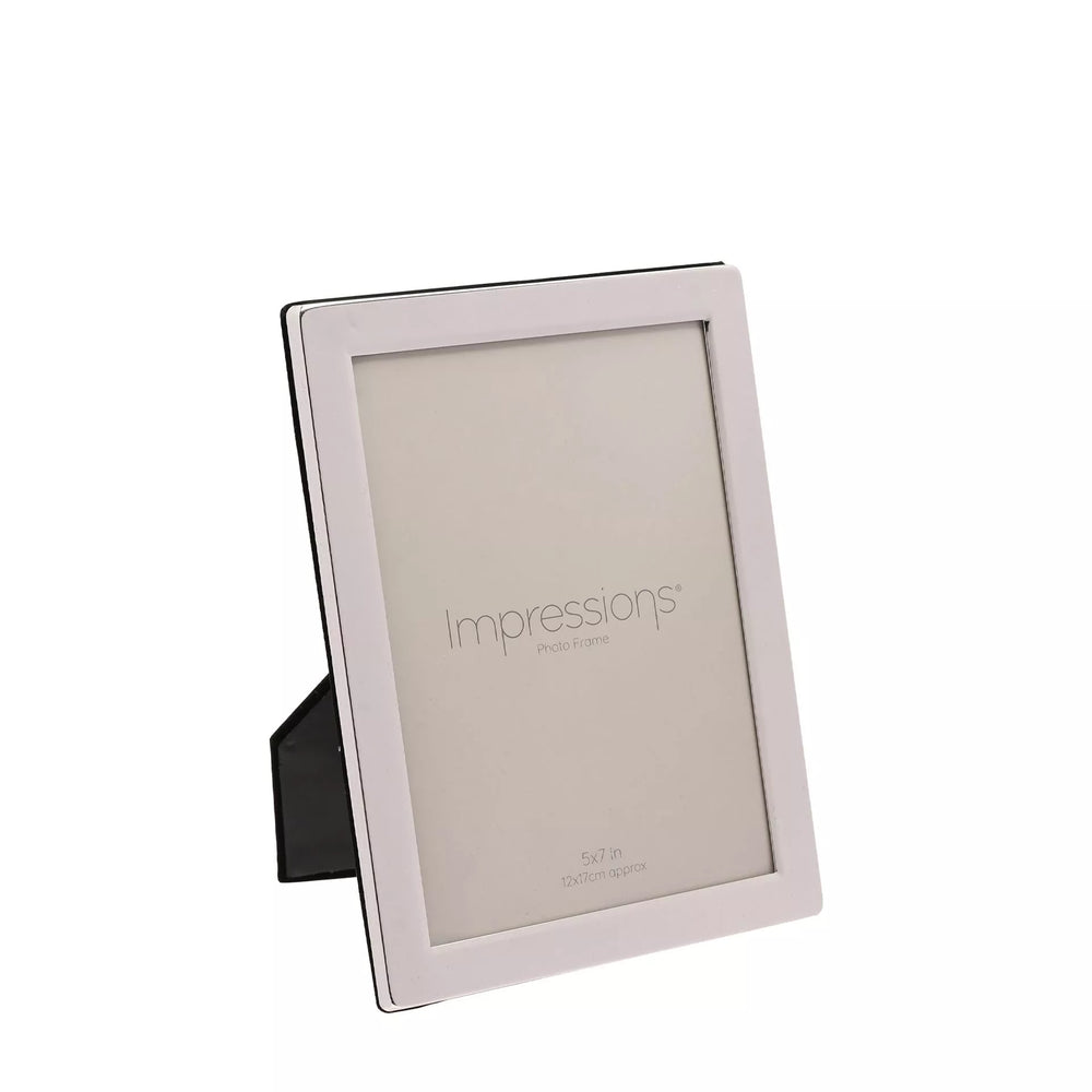 Silver plated Widdop & Co 5"x7" flat edge photo frame, elegant and modern design for displaying photographs.
