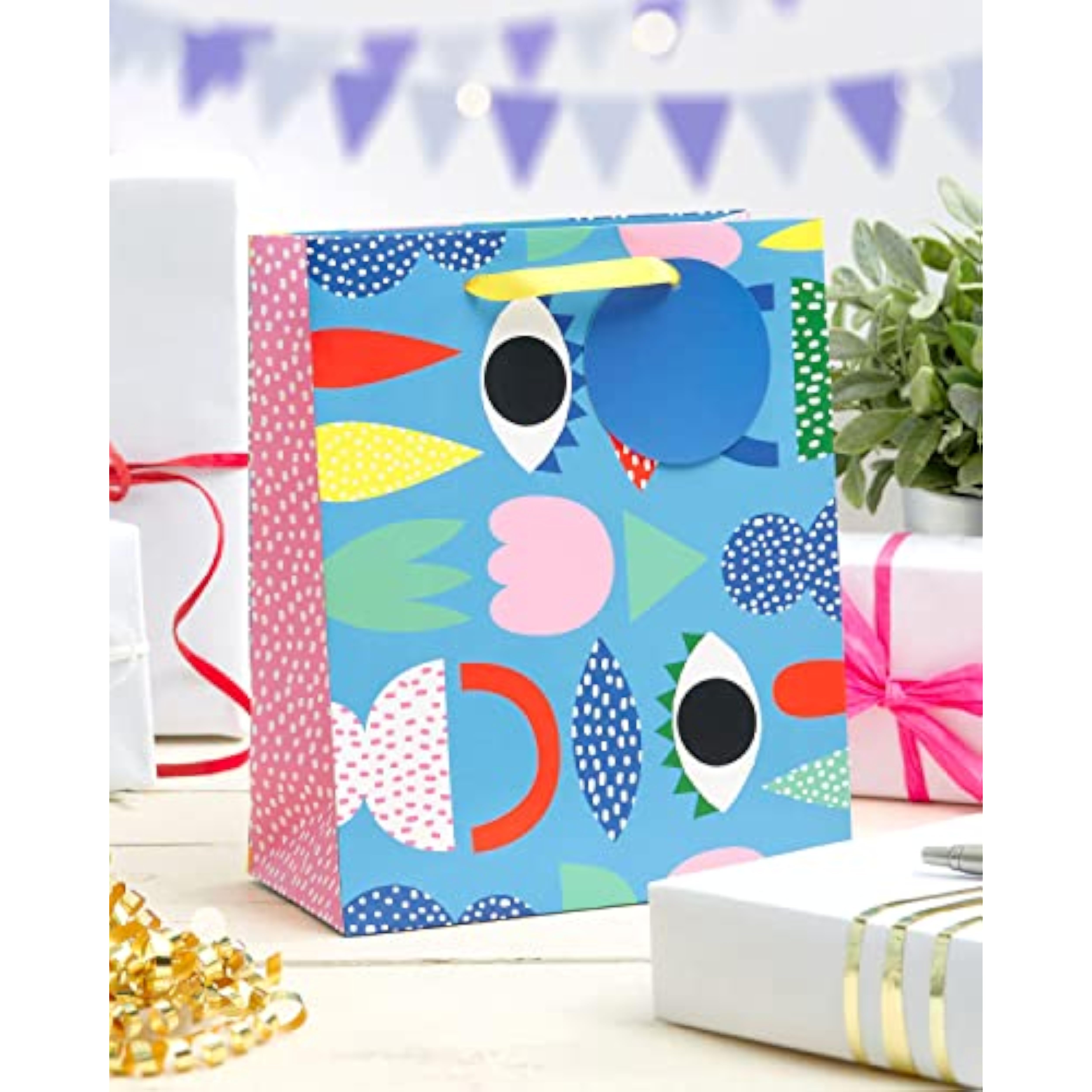UK Greetings Medium Gift Bag for Her/Friend - Pop Art Design