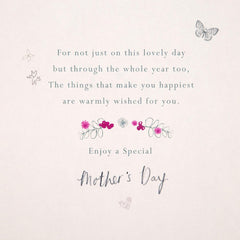 Elegant Classic Floral Mother’s Day Card for Granny – Thoughtful & Beautiful Greeting