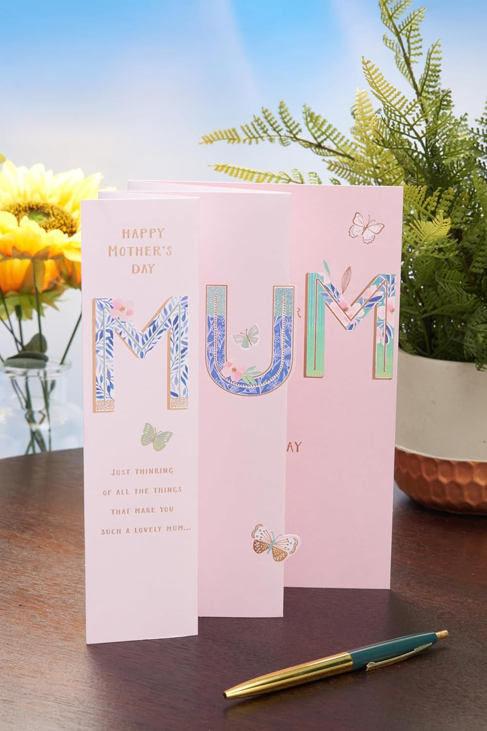 UK Greetings Mother's Day Card for Mum - Beautiful Fold Out Design